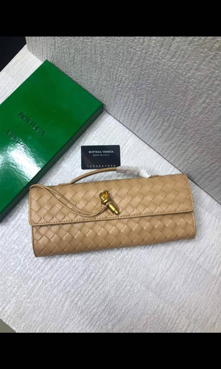 NEW CHANEL 
 Super leather. 
250 dhs🇦🇪🇦🇪
with box

Zain38
♥️♥️♥️