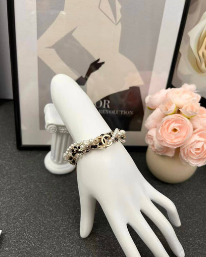 CHANEL MASTER

Necklace and bracelet with good box 

260 dhs🪙🌨️

Zain89
♥️♥️♥️