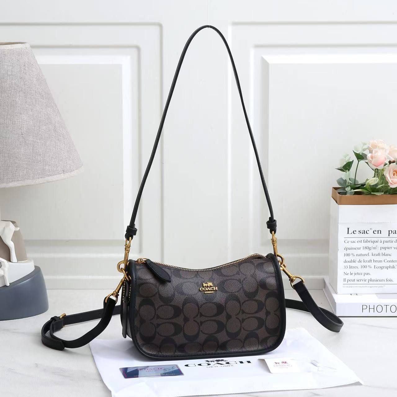 COACH 
GOOD QUALITY 
WITH BOX 
100 dhs💓

Zain39
♥️♥️♥️