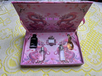 DIOR SET 
50 dhs🪙🌨️

Zain01
♥️♥️♥️