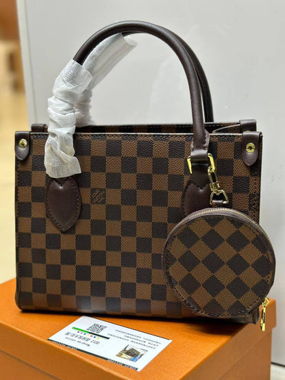LV
Size 25cm
110 dhs✅
With box 📦

Zain70
♥️♥️♥️