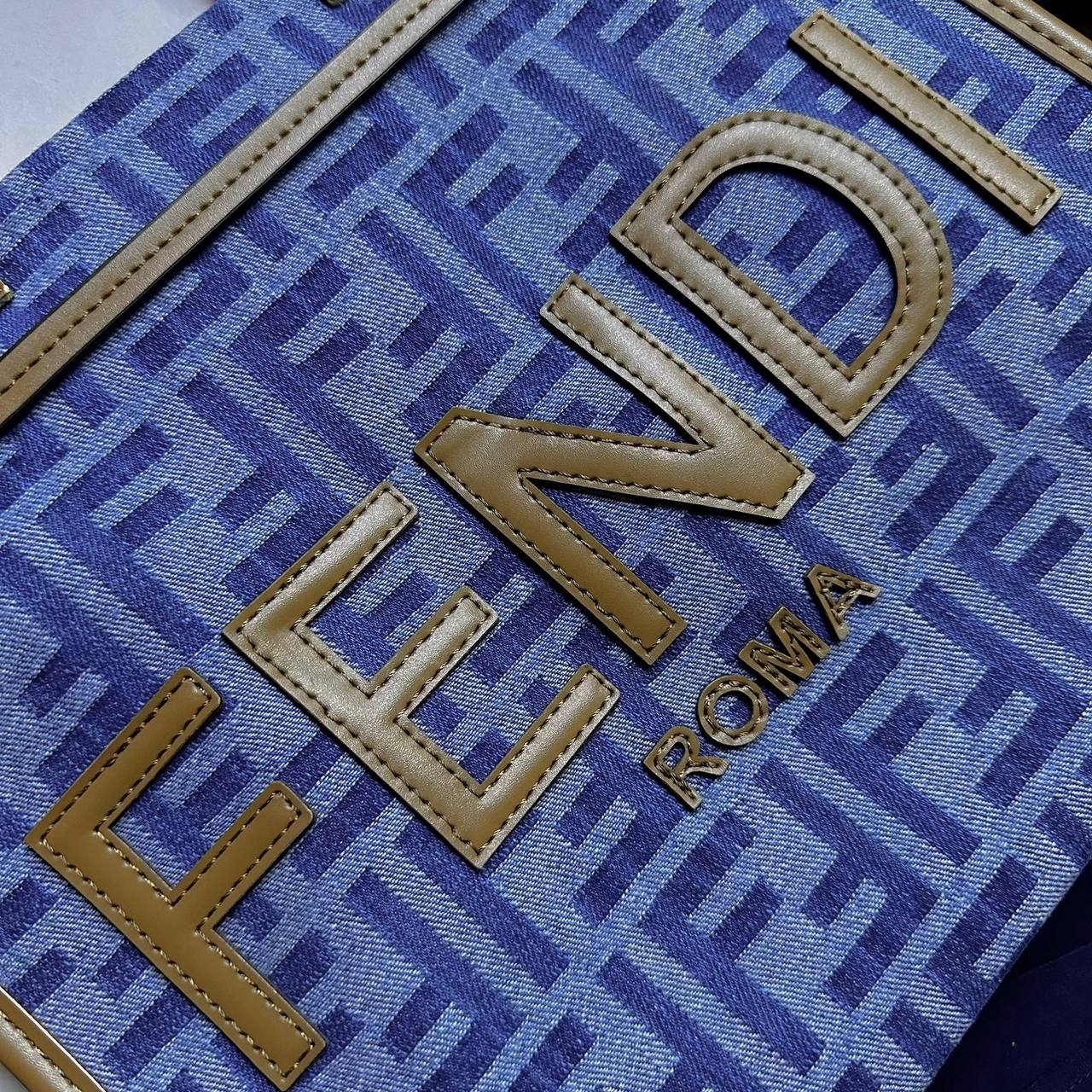 FENDI NEW CAME GOOD QUALITY 
MEDIUM SIZE 
110 dhs🇦🇪🇦🇪

Zain295
♥️♥️♥️