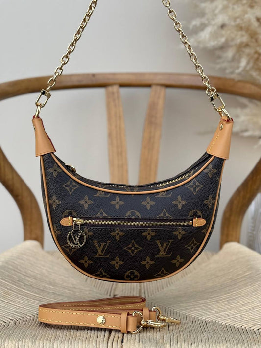 Available again✨✨✨
LV
20cm
350 dhs👑
Top quality 
With box🎁

Zain167
♥️♥️♥️