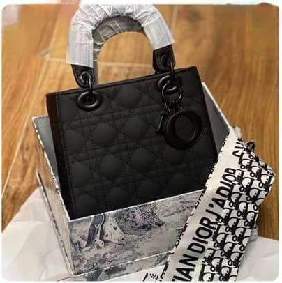Dior
120 dhs🇦🇪

With Box
🎁🎁🎁

Zain50
♥️♥️♥️