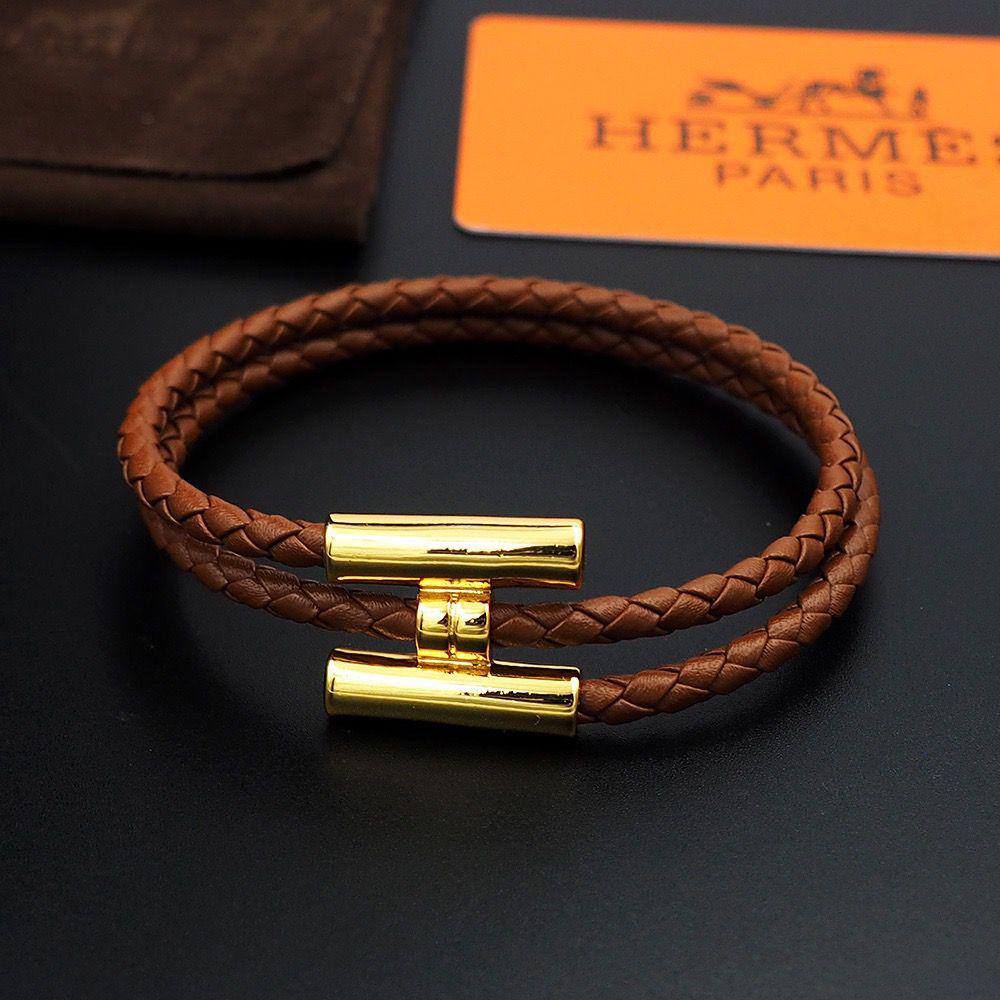 HERMES
___HANDBAND___🍃
*MASTER*🍃💕
With normal box 🛍️
55 dhs✅
With master box 🛍️
70 dhs✅

Zain263
♥️♥️♥️