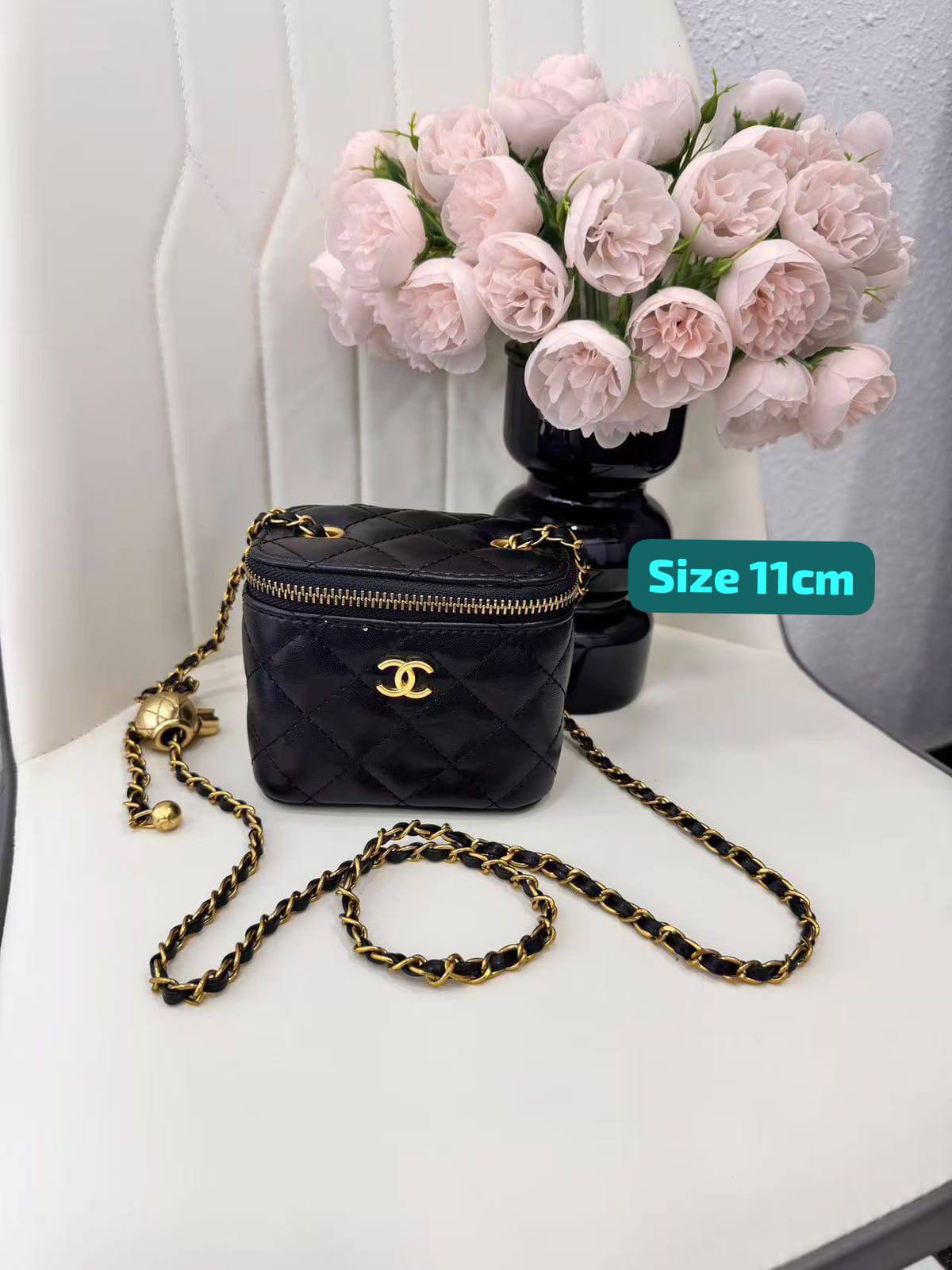 Chanel

Good quality 

with box 
100 dhs🇦🇪🇦🇪

Zain186
♥️♥️♥️