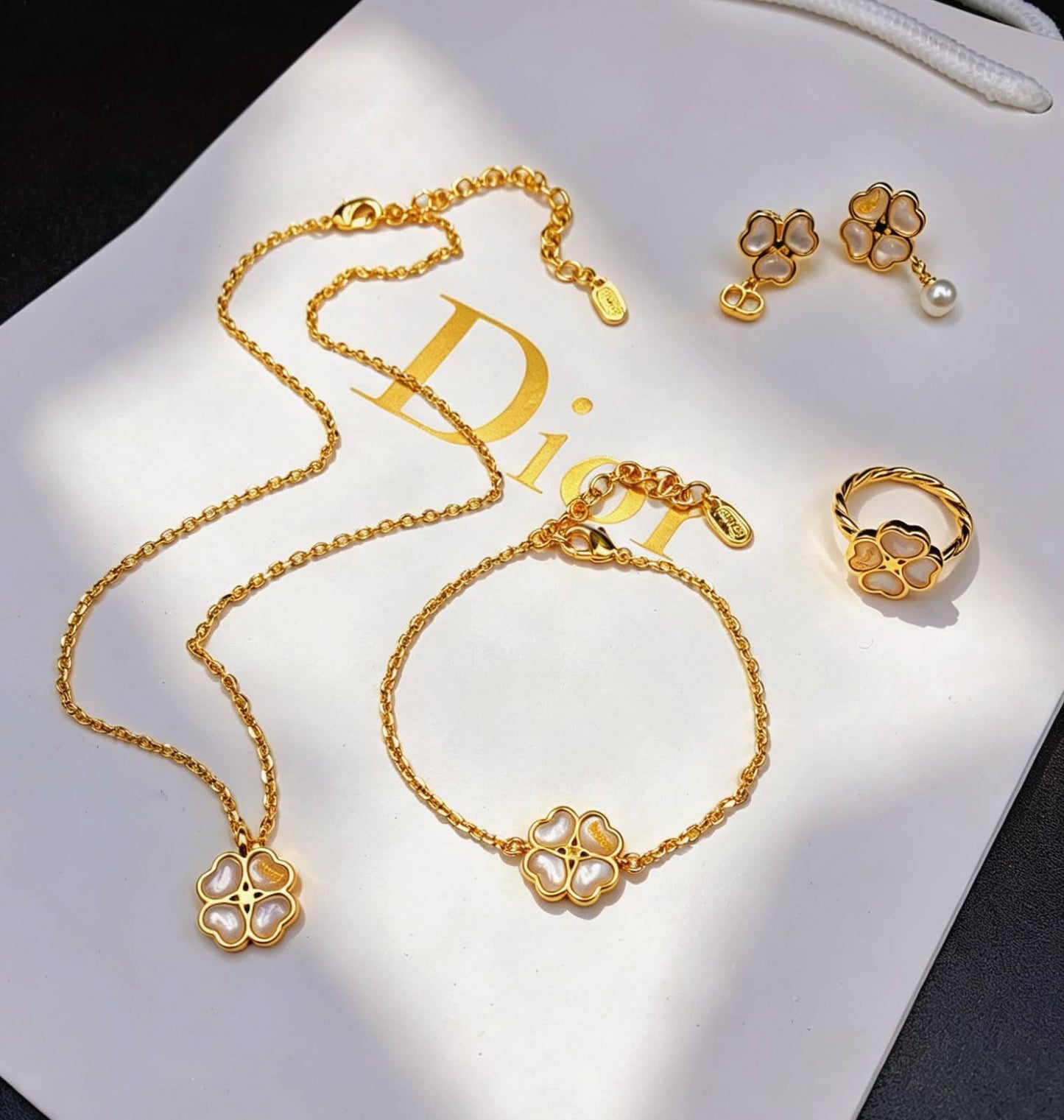 DIOR SET 
MASTER💫✨
NECKLACE
BRACELET
EARRING
RING
210 DHS🇦🇪🇦🇪
WITH BOX AND PAPER BAG🎁🛍️

Zain89
♥️♥️♥️