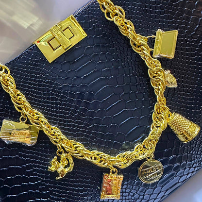 FENDI 
COPY ONE 
210 dhs✅

Zain39
♥️♥️♥️