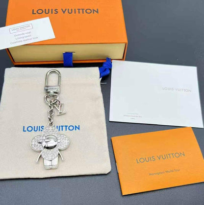 Keychain Bag Charm
Lv 

65 DHS🪙🌨️
WITH BOX And Paper Bag
🎁🎁🎁

Zain89
♥️♥️♥️
