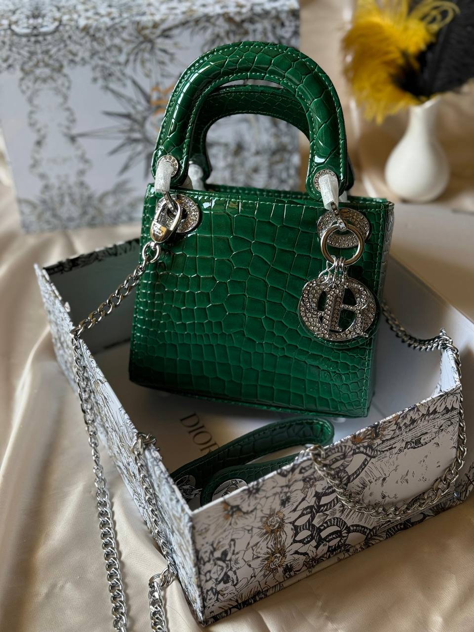 DIOR

17cm
340 dhs🪙🌨️

Top quality 

With box🎁

Zain167
♥️♥️♥️