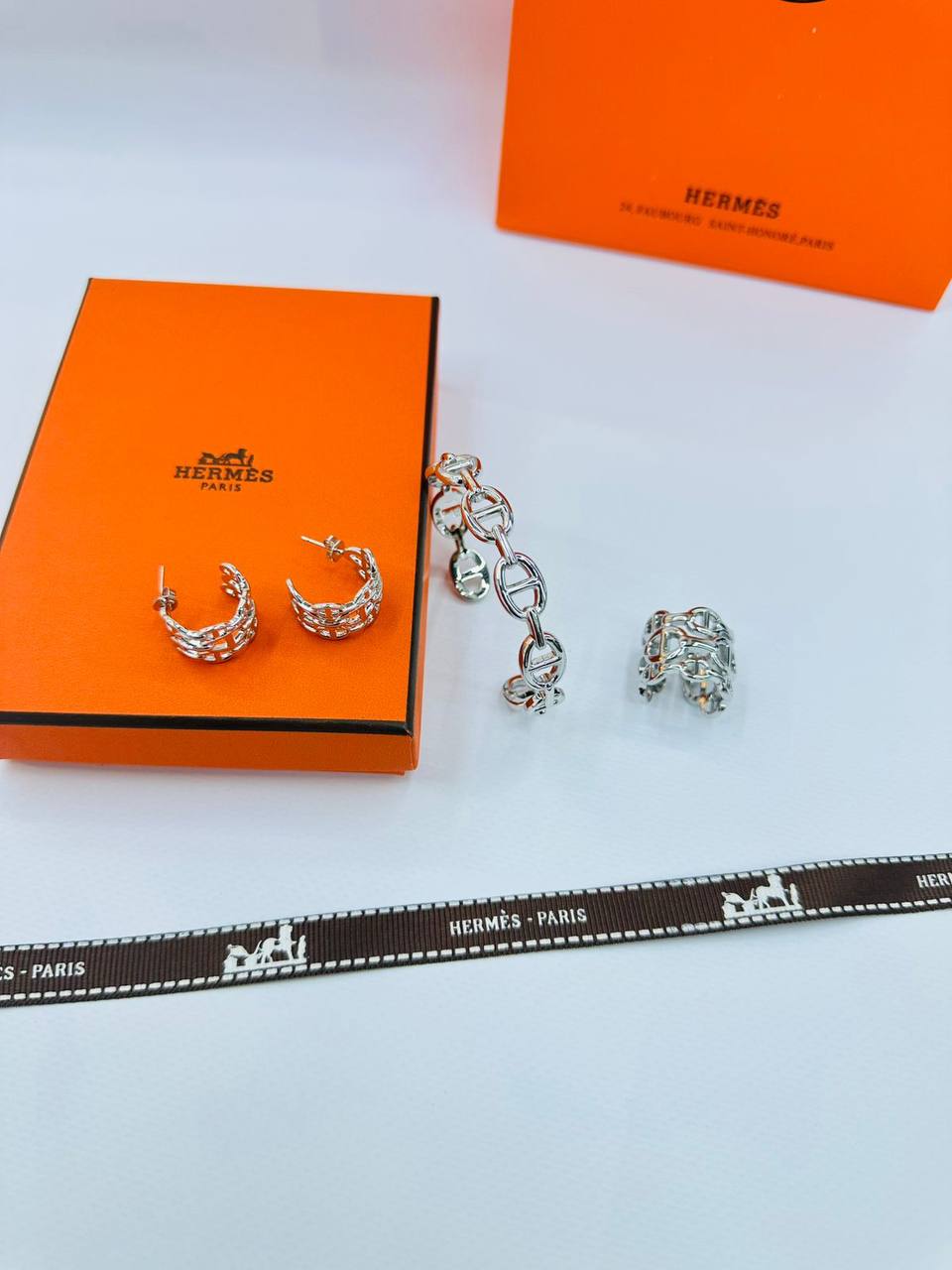 HERMES SET❤️‍🔥*
Necklace size 160cm💥
Bangle free size 🔥
Ring 💍 free size 🐦‍🔥
Earring 🦋
Super master quality 💯
With normal boxes 📦 
270 dhs✅
With master box 🗃️ 
280 dhs✅

Zain216
♥️♥️♥️