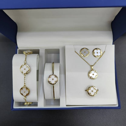 VCA Set
with box🎁

70 dhs✅

Zain25
♥️♥️♥️