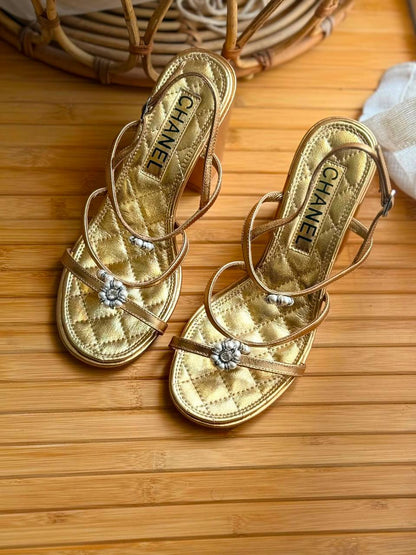 Chanel
AA Quality
𝘀𝗶𝘇𝗲: 𝟯𝟲 𝘁𝗼𝗼 𝟰2
450 dhs🇦🇪🇦🇪

Zain303
♥️♥️♥️