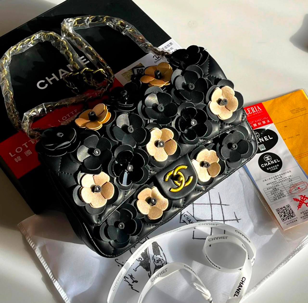 Chanel
130 dhs✅
Super good quality with box

Zain35
♥️♥️♥️