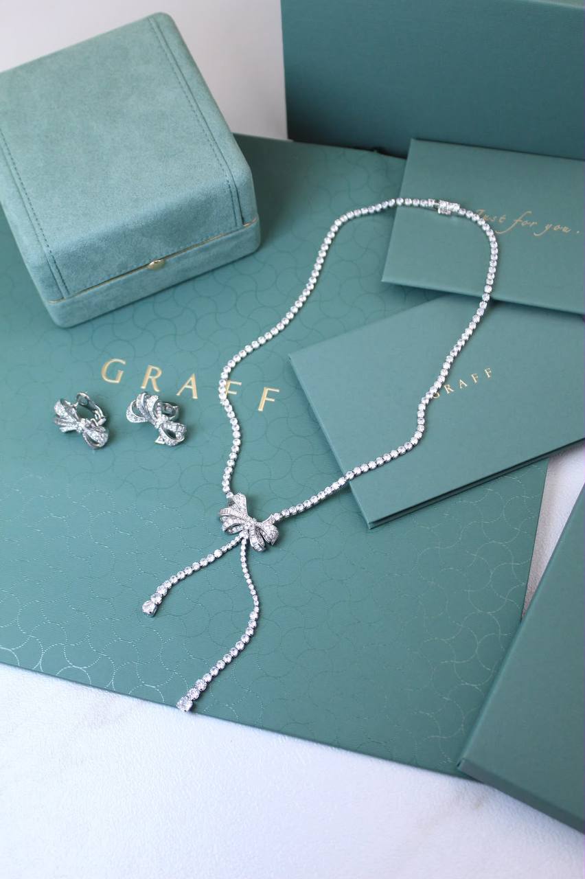 GRAFF
↗️ *Super Master Quality ®️*
Tilda’s Bow Double Strand Round Diamond Necklace with Earings

*260 dhs🇦🇪🇦🇪* with *Good* Box & bag

Zain209
♥️♥️♥️