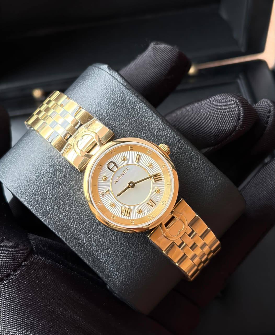 Aigner watch for ladies 
good quality
 240 dhs🌺

Zain59
♥️♥️♥️