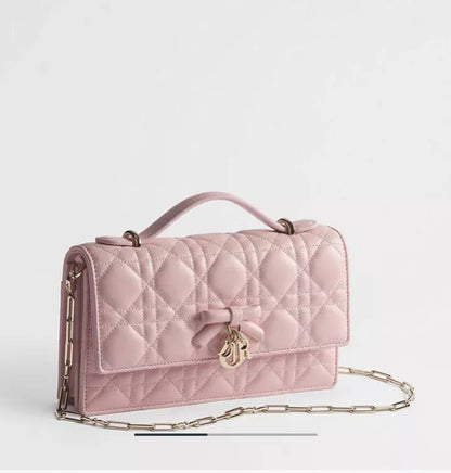 Dior
110 dhs🇦🇪🇦🇪
with box
size 21.5cm

Zain26
♥️♥️♥️