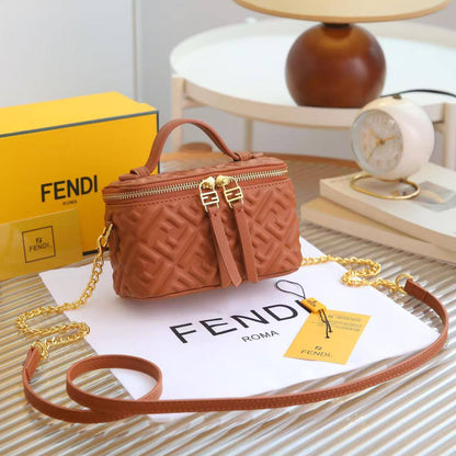 FENDI

Best quality 
with box
80 dhs🇦🇪🇦🇪

size 17CM

Zain290
♥️♥️♥️