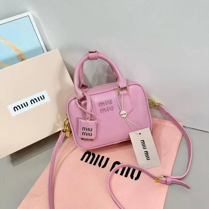 Miu Miu
95 dhs❣️
with box 
🎁🎁🎁

Good quality 🌹🌹🌹🌹

Zain253
♥️♥️♥️