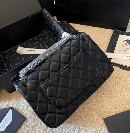 CHANEL 

COPY ONE NEW CAME 
WITH BOX 
🎁🎁🎁

135 dhs❣️

Zain39
♥️♥️♥️