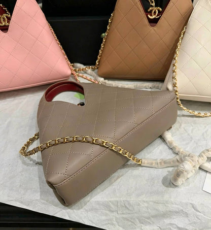 CHANEL
MASTER QUALITY 
WITH BOX 
320 dhs🇦🇪🇦🇪

Zain295
♥️♥️♥️