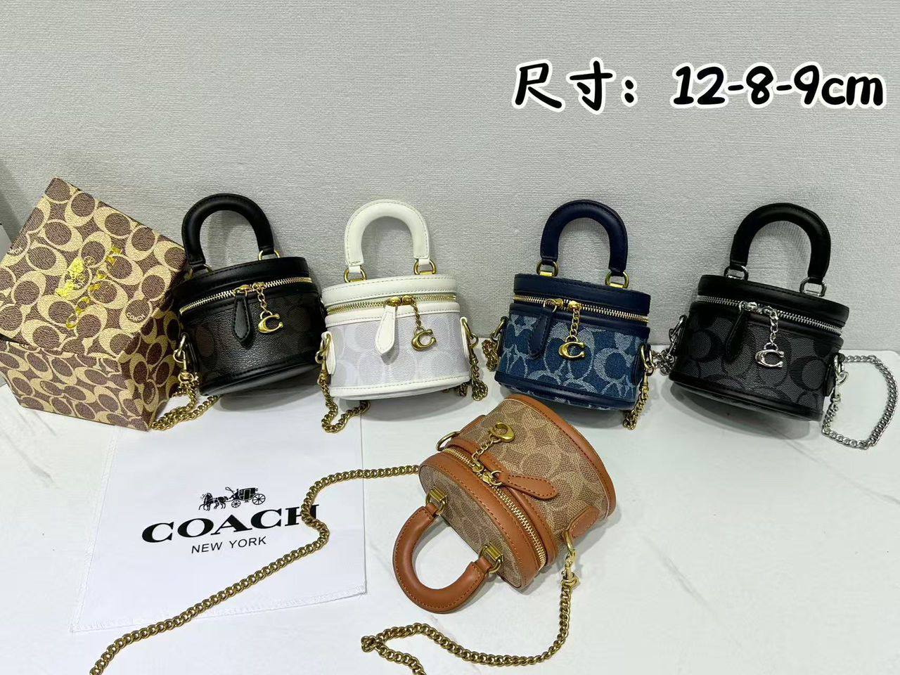 Coach
85 dhs✅
with box🎁
size 12×8×9cm

Zain42
♥️♥️♥️