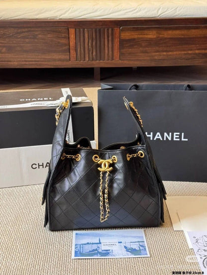 Celine
90 dhs🪙🖤

size:22cm 

with box
🎁🎁🎁

Zain07
♥️♥️♥️