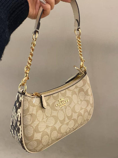 🍒 Coach / Gucci 

1️⃣ First quality +🎁

Size : 24 * 15 * 7 cm

85 dhs🇦🇪🇦🇪

 with box 🎁

Zain115
♥️♥️♥️