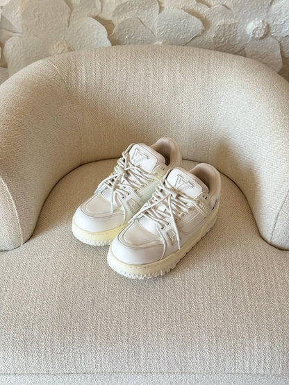 Louis Vuitton
vip quality
size: 40 to 46 
750 dhs🇦🇪🇦🇪

Zain185
♥️♥️♥️