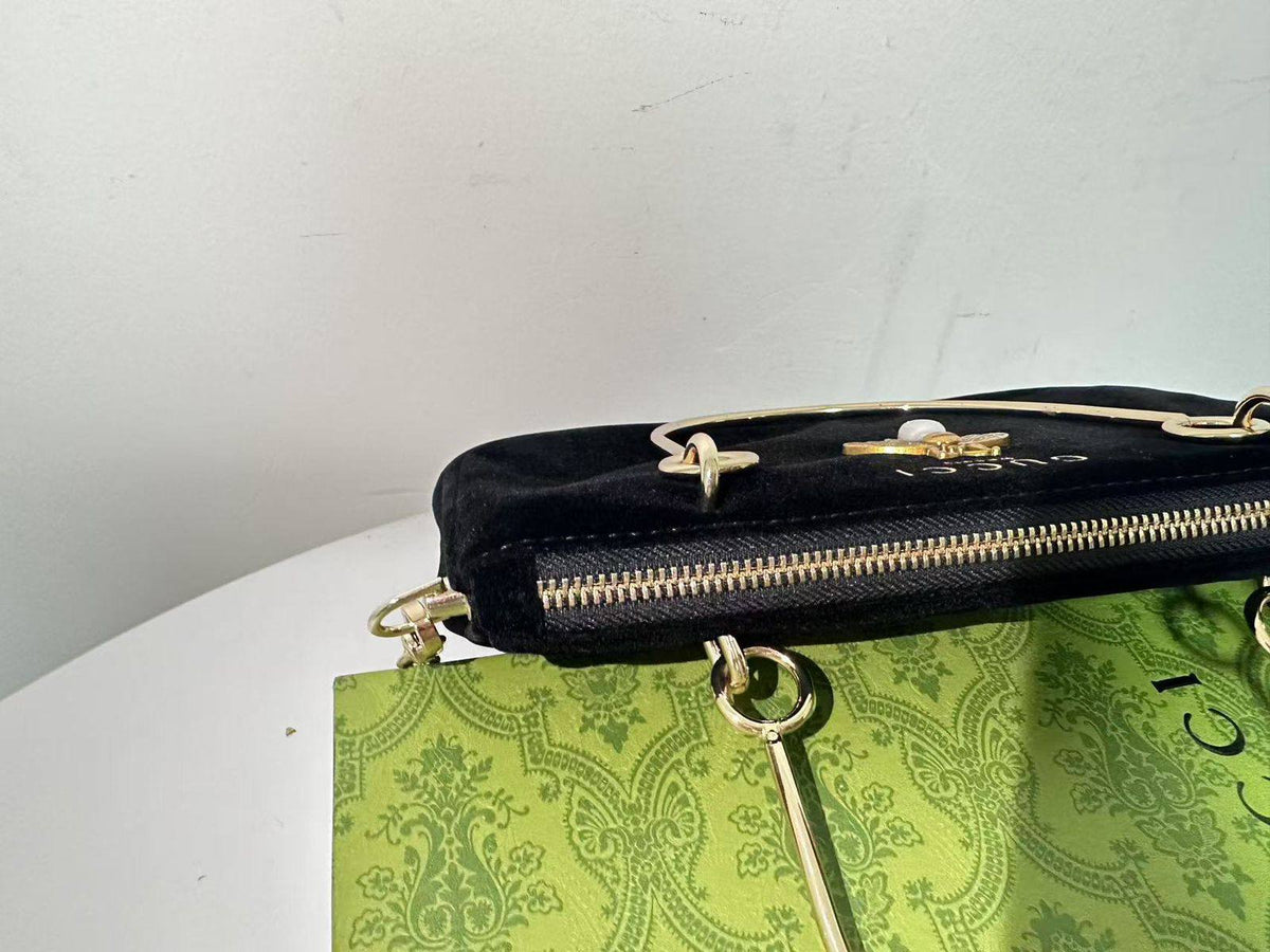 Gucci

115 dhs🇦🇪🇦🇪
have box

Zain07
♥️♥️♥️