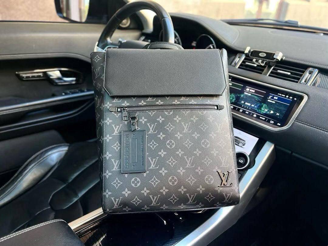 LV
size:30×40×20 
150 dhs💛

Zain114
♥️♥️♥️