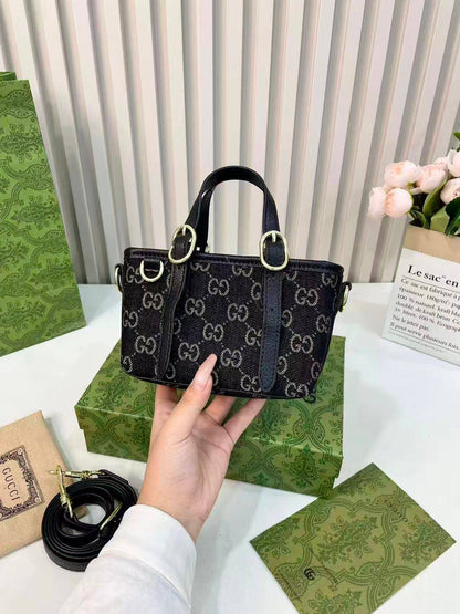 Gucci

95 dhs🗽

With Box
🎁🎁🎁

Zain50
♥️♥️♥️