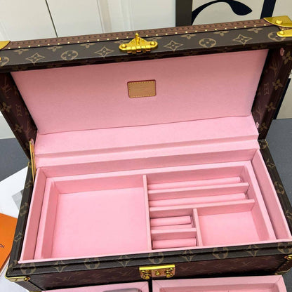 LV Box
Jewelry Box Matster quality 
690 dhs❣️

Zain228
♥️♥️♥️