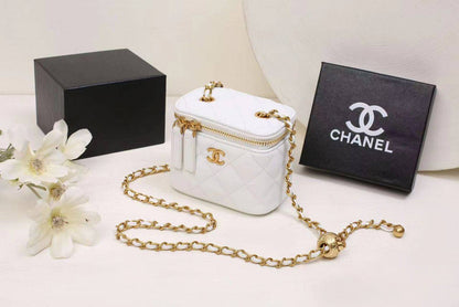 Chanel 
90 dhs✅
with box
🎁🎁🎁

size 12×8×10cm

Zain42
♥️♥️♥️