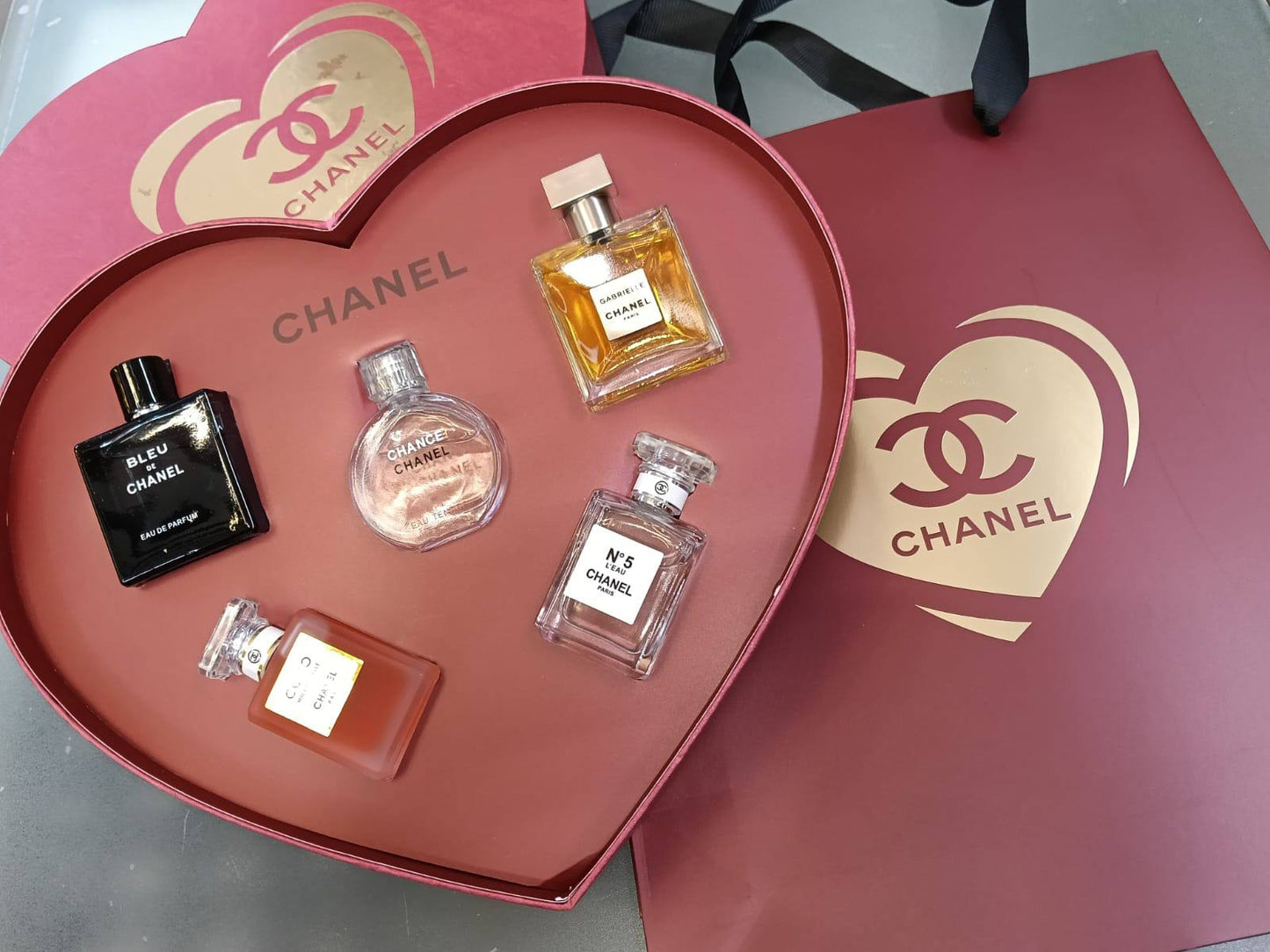 CHANEL 5in1 HEART SET
75 dhs✅

Zain01
♥️♥️♥️