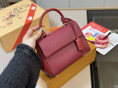 LV 
95 dhs💓
with box
size 20×9×15cm

Zain42
♥️♥️♥️