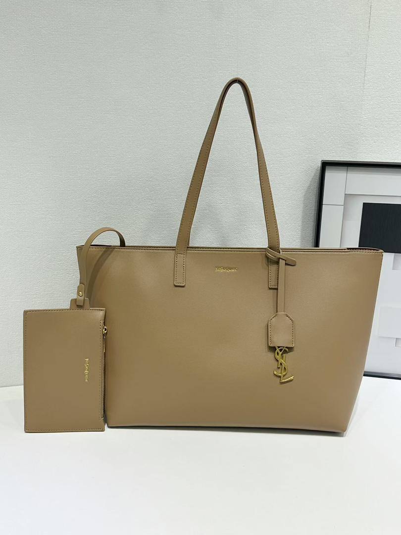 YSL
100 dhs🪙🌺

Good quality with zipper

Zain35
♥️♥️♥️