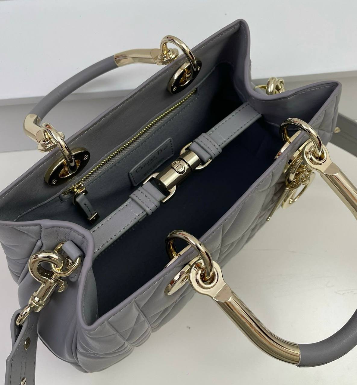 DIOR 
MASTER QUALITY 
SPECIAL OFFER
220 dhs💛
leather

Zain295
♥️♥️♥️
