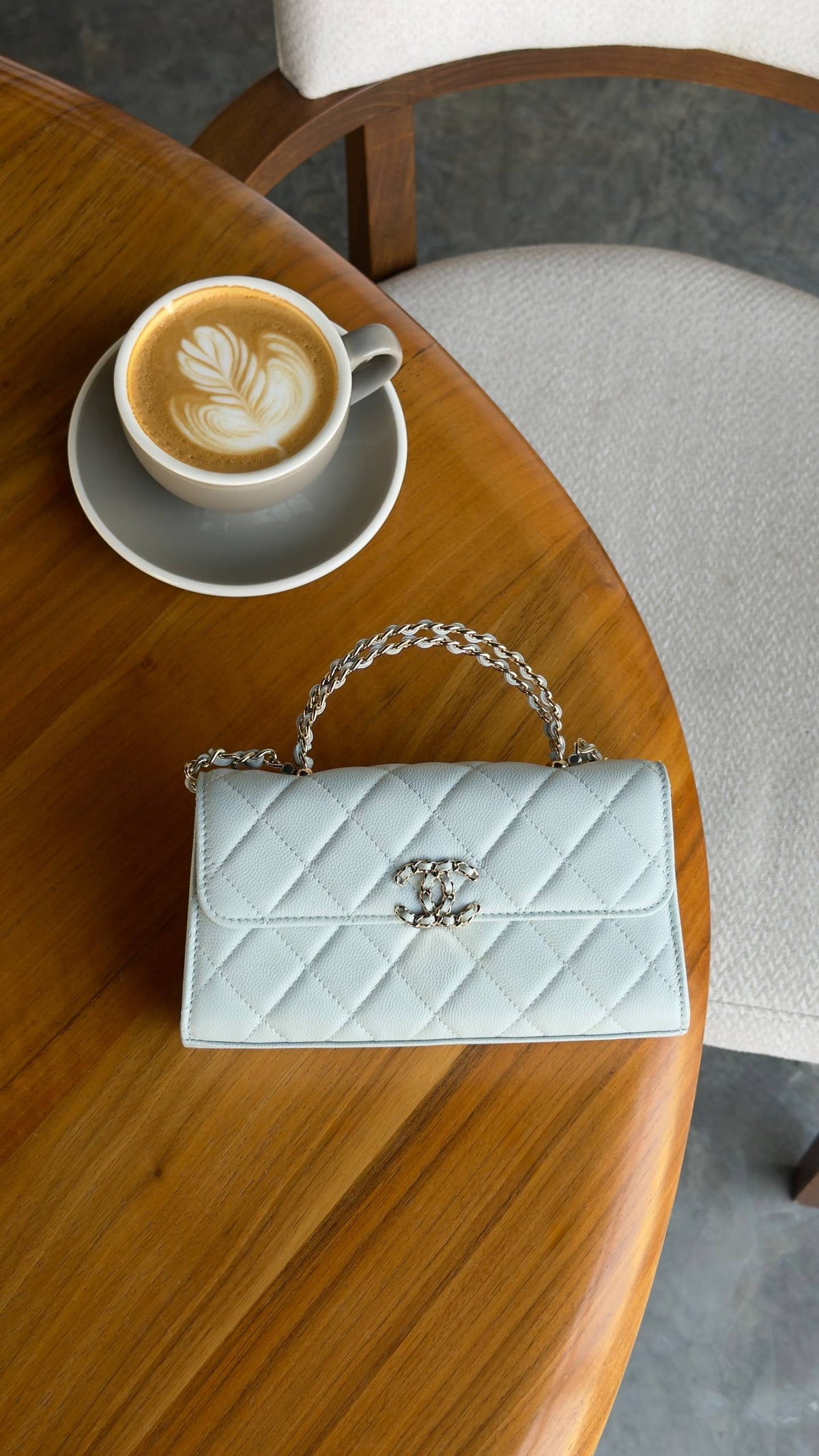 New collection ⚜️
CHANEL 💚
VIP quality 💎
Chanel flap top handle ✨
Size : 19 cm
For Price 👇 WhatsApp✅
0568585901 
0507557372
0552275751 Owner Zain 👌

Zain336
♥️♥️♥️