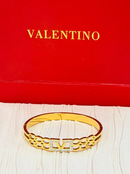 Stainless steel🍁 

Bangle ✨

 Non turnish💕

20 dhs🇦🇪🇦🇪

Zain263
♥️♥️♥️