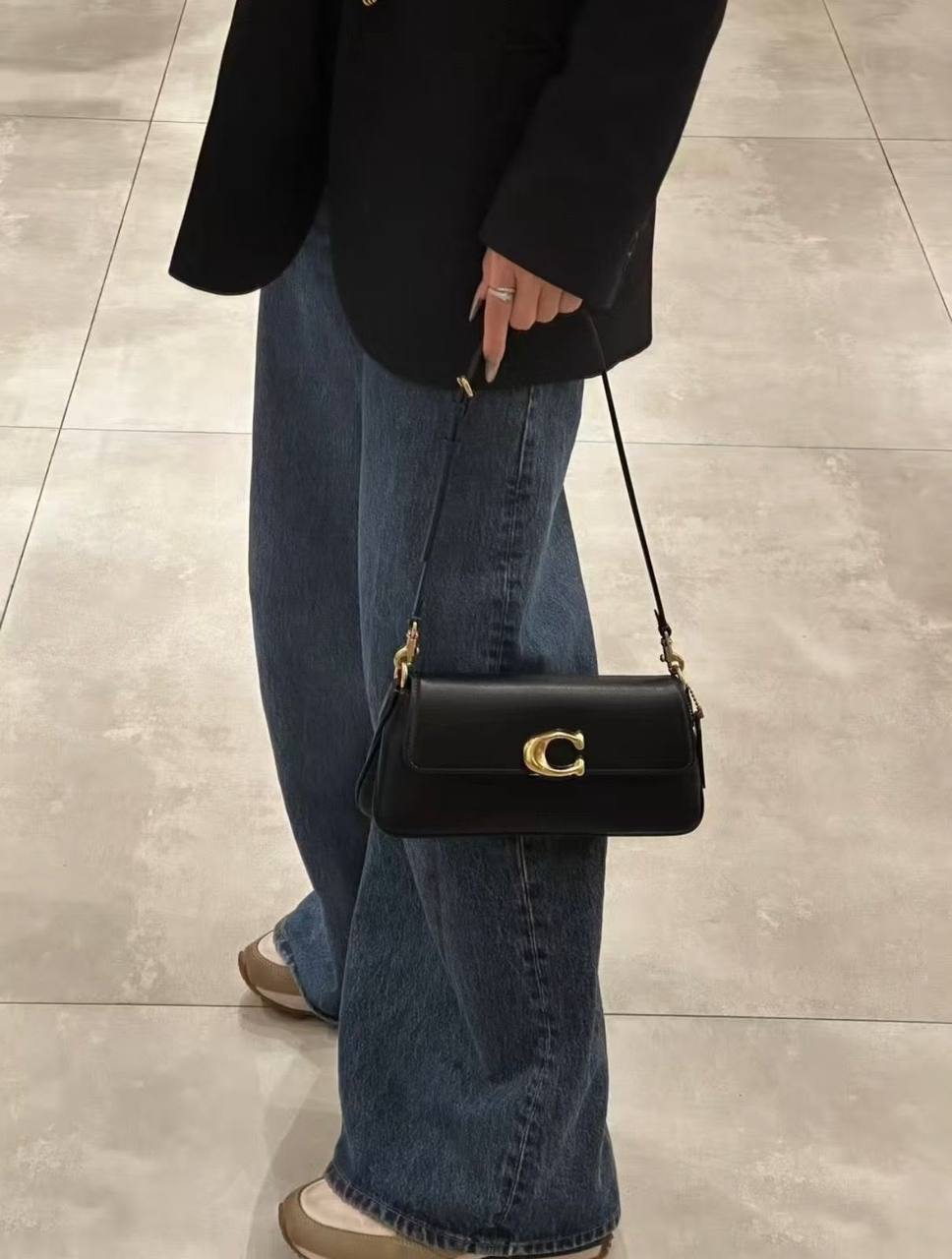 COACH 
 GOOD QUALITY
 WITH BOX 
90 dhs💓
Size:25cm

Zain39
♥️♥️♥️