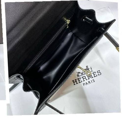 HERMES 

NEW CAME 
GOOD QUALITY 
WITH BOX 
100 dhs🇦🇪🇦🇪

Zain39
♥️♥️♥️
