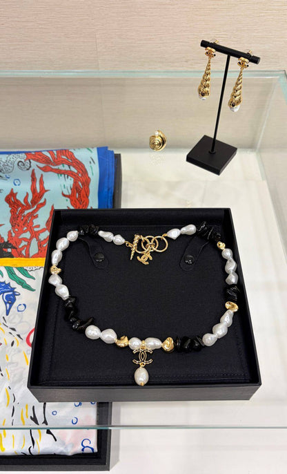 CHANEL

Necklace  🍃
Master

With normal box 🎁
115 dhs🇦🇪🇦🇪

With master box🎁
125 dhs🇦🇪🇦🇪

Zain263
♥️♥️♥️