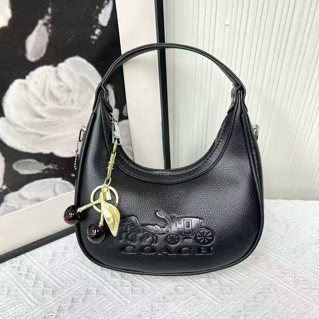 Coach
70 dhs💓

Zain232
♥️♥️♥️