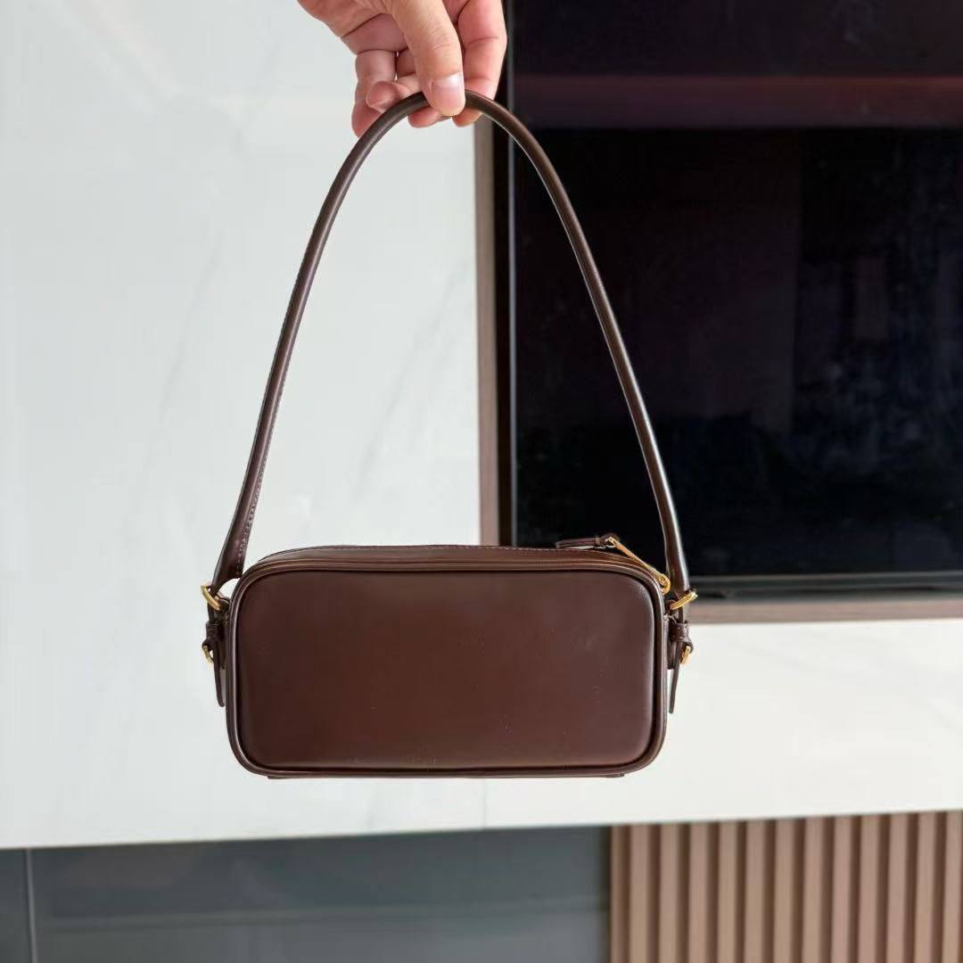 *Miu Miu leather mini bag✅*
*Size 20 cm*
For Price 👇 WTSP Text Zain 0568585901

Zain274
♥️♥️♥️