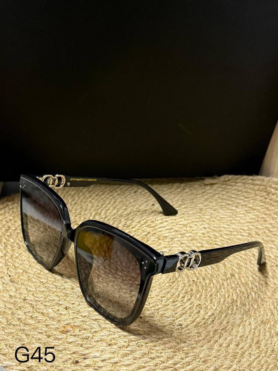 GENTLE MONSTER 👿 *

Sunglasses 🕶️ 

Copy one 

With master box 📦 
50 dhs✅

Zain216
♥️♥️♥️