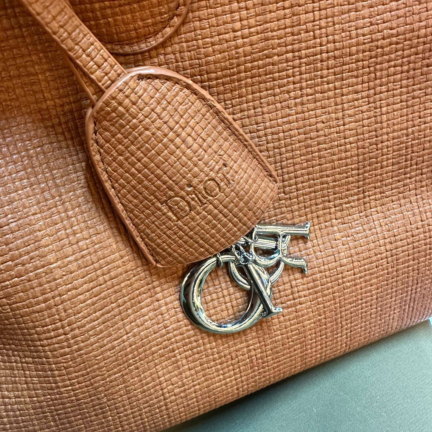 DIOR 
GOOD QUALITY 
90 dhs🇦🇪🇦🇪

Zain39
♥️♥️♥️