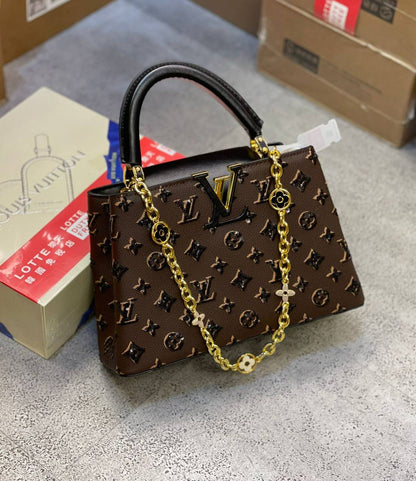 LV
high quality 
350 dhs✅

Zain175
♥️♥️♥️