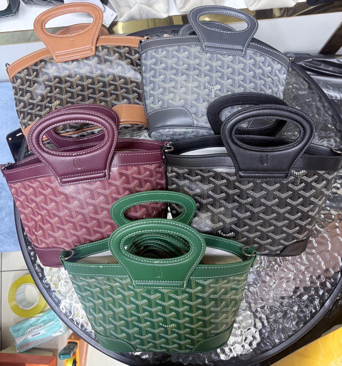 GOYARD
SIZE……(24CM)(high16CM)🌷
95 dhs💓

Zain244
♥️♥️♥️