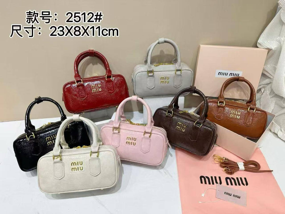 MIU MIU 

NEW CAME 

GOOD QUALITY 

WITH BOX 
90 dhs🇦🇪🇦🇪
SIZE: 23cm

Zain295
♥️♥️♥️